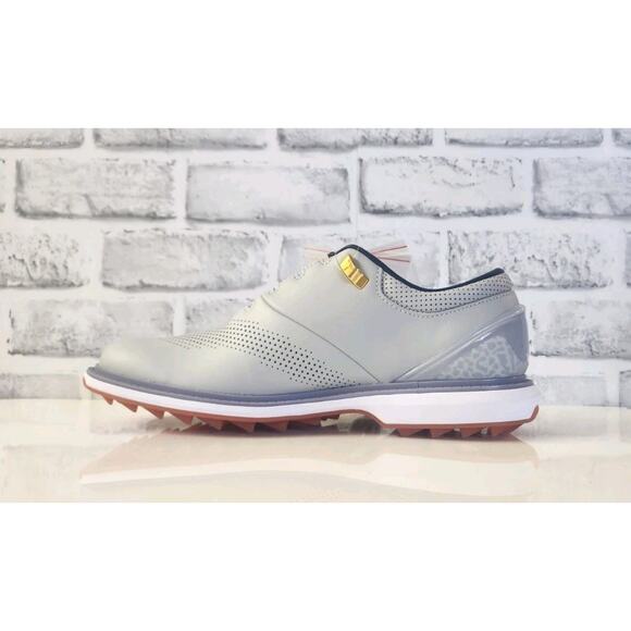 Athletic_Shoes